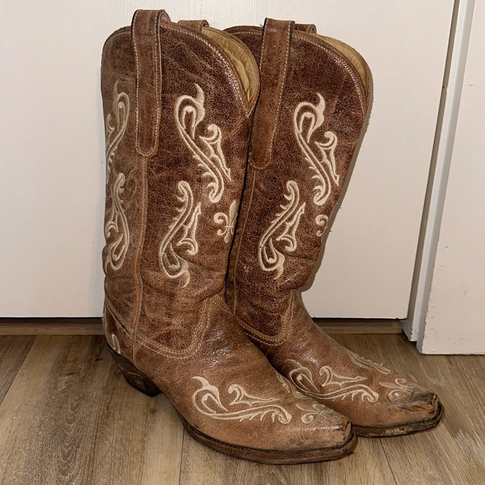 Coral cowgirl boots